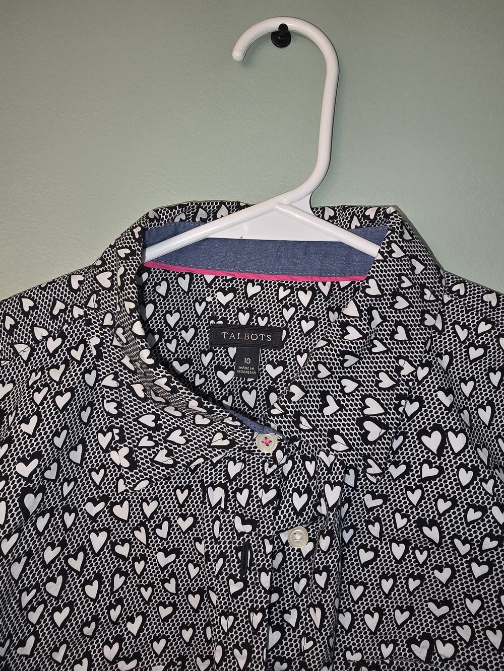Women's Black Heart-Print Button-Up Shirt - Picture 3 of 4